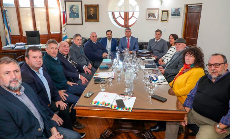 El Gobierno de Santa Fe ofreció un 18% de aumento salarial para los estatales
