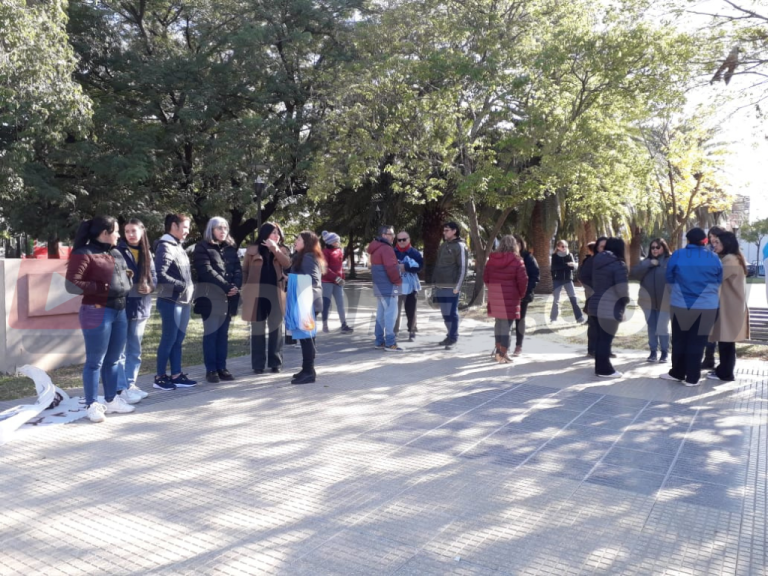 🔴 SÁENZ PEÑA | Docentes se concentraron en Plaza San Martin pidiendo justicia por Erica Torrez
