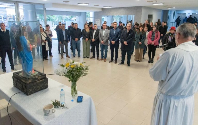 🔴 CHACO | Zdero recibió la imagen de la Virgen María Auxiliadora en casa de gobierno