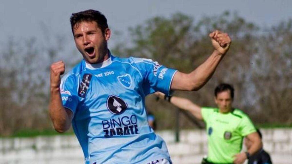 Adrián Martínez fue figura contra Boca y tiene una vida de película: no hizo inferiores y estuvo tres meses preso