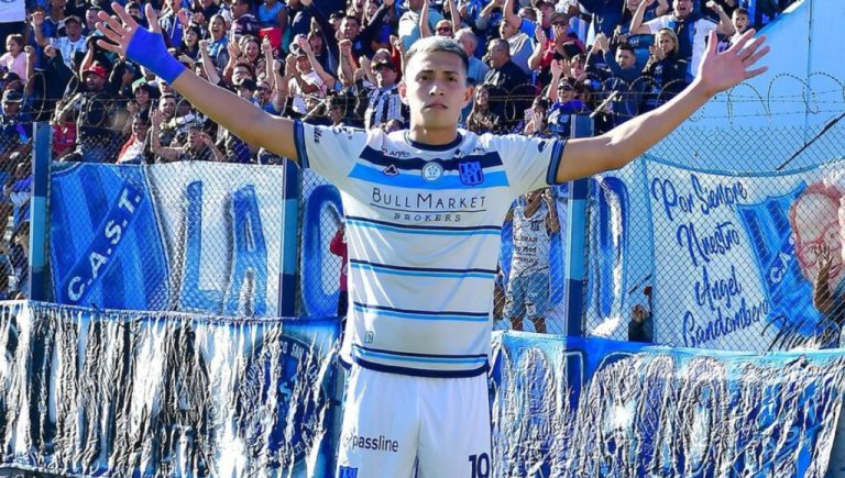 El sueño de ascenso de San Telmo: la historia de Adrián Fernández, el crack que no se fue del barrio La Saladita de Sarandí