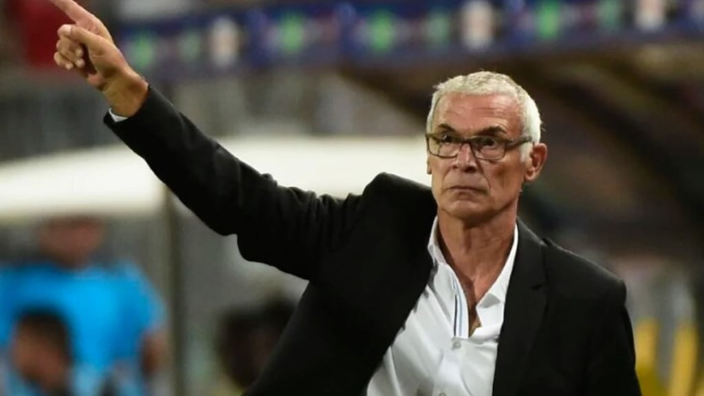 Héctor Cuper, ex Ferro, Huracán Valencia de España e Inter de Italia, entre otros, fue quien convocó a Ezequiel Ham a la Selección de Siria.
