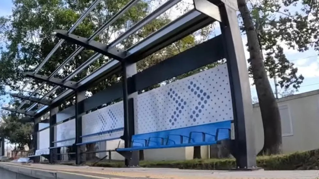Los apeaderos del tren Haedo - Caseros ya están casi terminados los tres. Esta parte de la obra no se detuvo y eso da esperanza a los futuros usuarios del oeste del GBA.