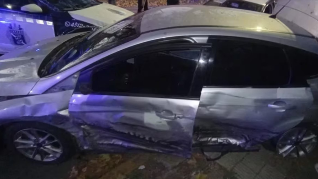 Asi quedó el auto en el que huían los miembros de la Banda de Chile luego de ser impactado por los móviles policiales en San Isidro.