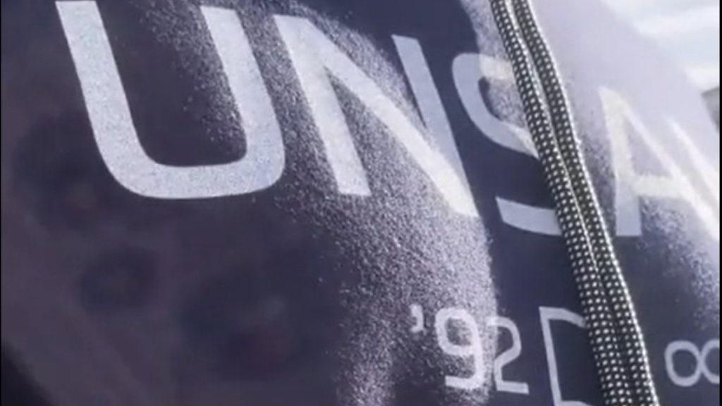 El 92 y signo del infinito, el mensaje de la UNSAM en defensa de la universidad pública.