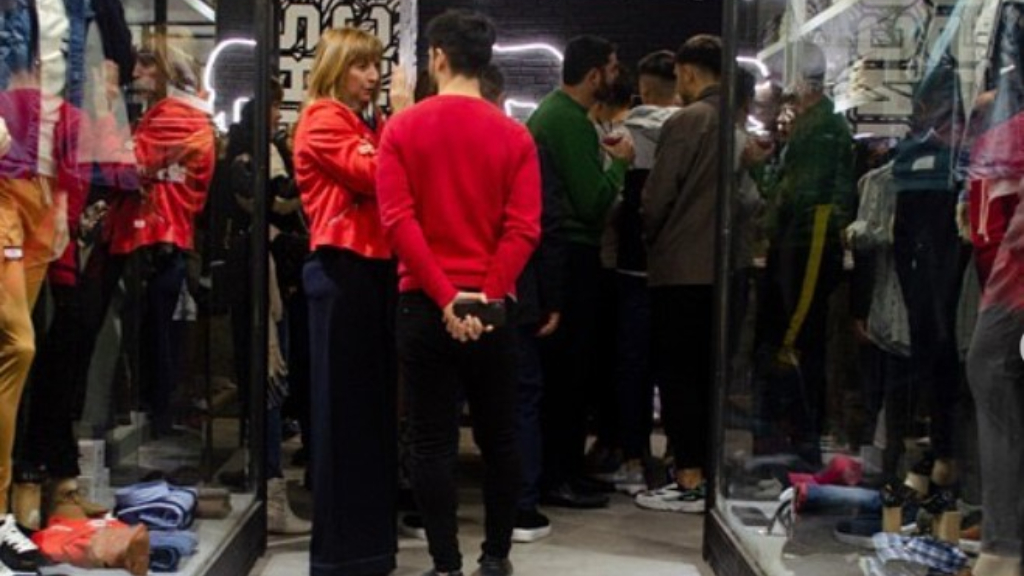 En Orso Bianco, pleno centro de Morón, hay ofertas especiales en ropa para papá.