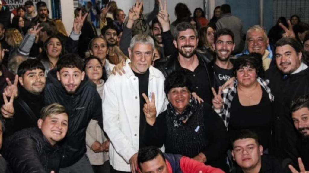 Ferraresi durante su acto en Bernal, partido de Quilmes. Esa jugada desató la ira de la intendenta Mayra Mendoza.