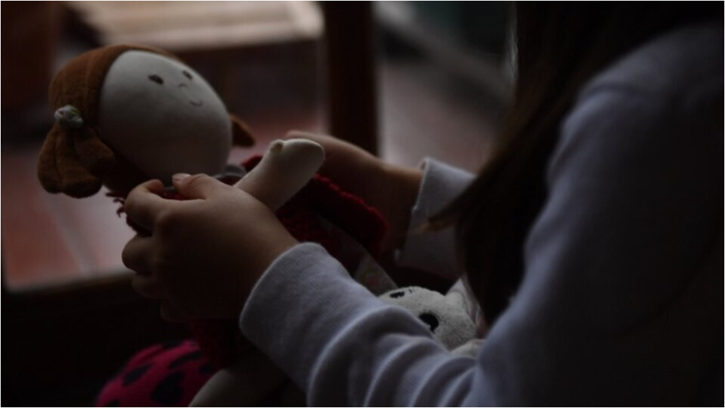 El 59% de niños, niñas y adolescentes sufren violencia diaria o semanalmente, y en el 80% de los casos las personas denunciadas son sus progenitores, padres en un 68% y, en un 32%, madres.