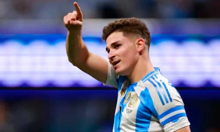 Barcelona quiere reforzarse con Julián Alvarez