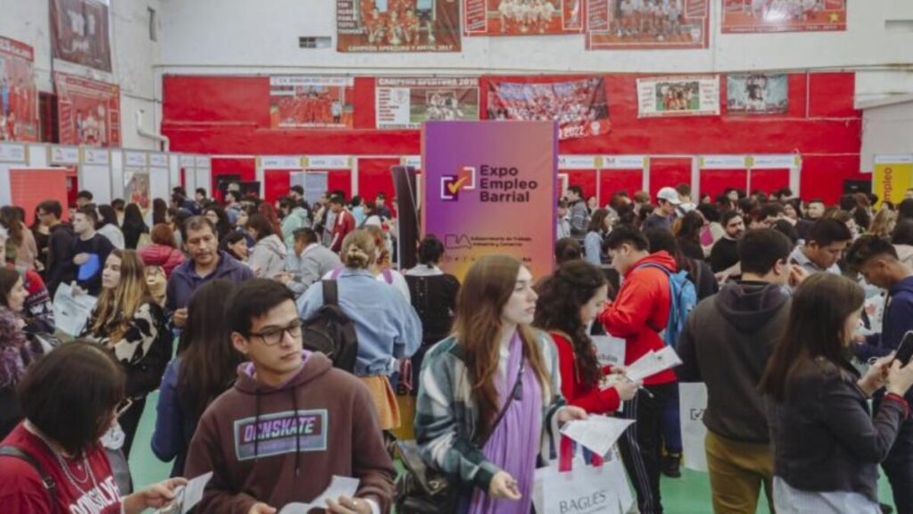 La Expo Empleo Barrial en la Ciudad de Buenos Aires, feria que ofrece más de 300 puestos de trabajo.