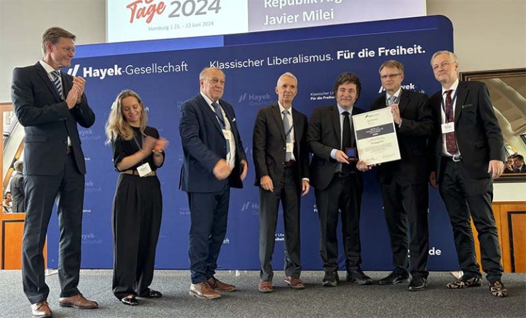Luego de pasar por España, Milei arribó a Hamburgo para recibir otro premio