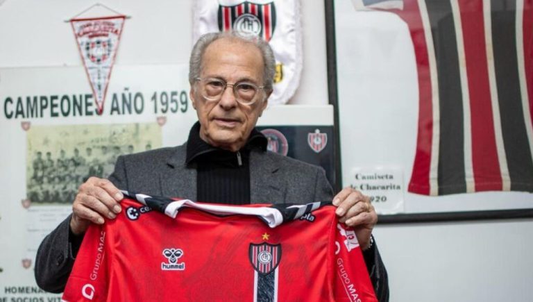 A 55 años de Chacarita campeón: la historia del crack que triunfó en Francia pero no cambia el título con el Funebrero