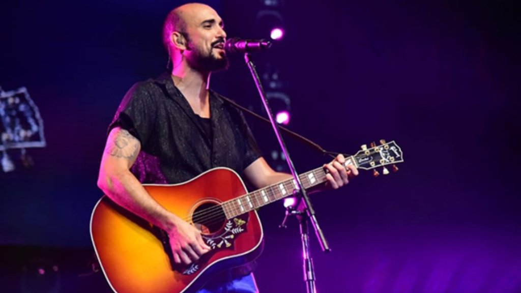 Abel Pintos es uno de los cantautores argentinos más reconocidos.