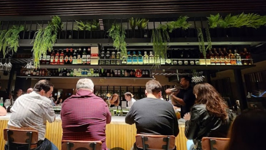 Adelmo, otro de los restaurantes más concurridos del paseo Dardo Rocha, en San Isidro.