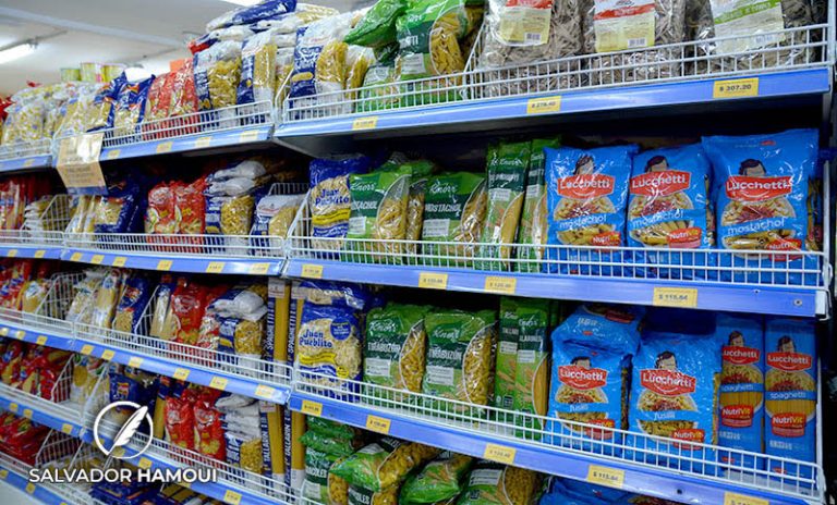 El 64% de los argentinos debió recortar gastos en alimentación desde la asunción de Milei