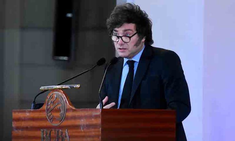 Milei se deshizo en elogios a Caputo: «Es el mejor ministro de Economía de toda la historia argentina»