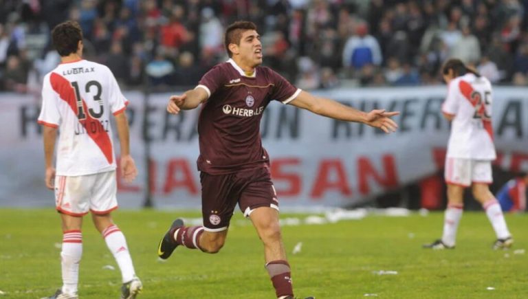 El día que Lanús condenó a River y le ganó un partido clave que fue dirigido por un árbitro fanático del Millonario