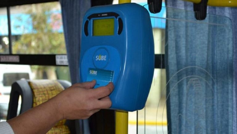 Provincia irá a la Corte Suprema contra Javier Milei por la Tarjeta SUBE: defenderá el descuento del Boleto Integrado de colectivos