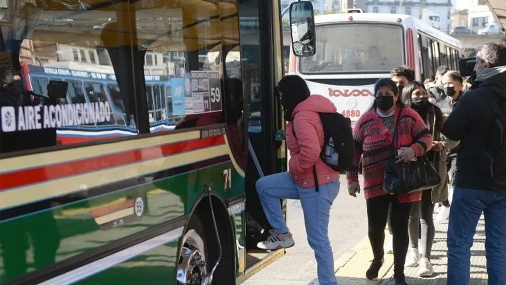 Nuevo aumento en trenes y colectivos: cuánto costará el boleto desde el 1 de mayo y cuál será el nuevo saldo negativo de la tarjeta SUBE