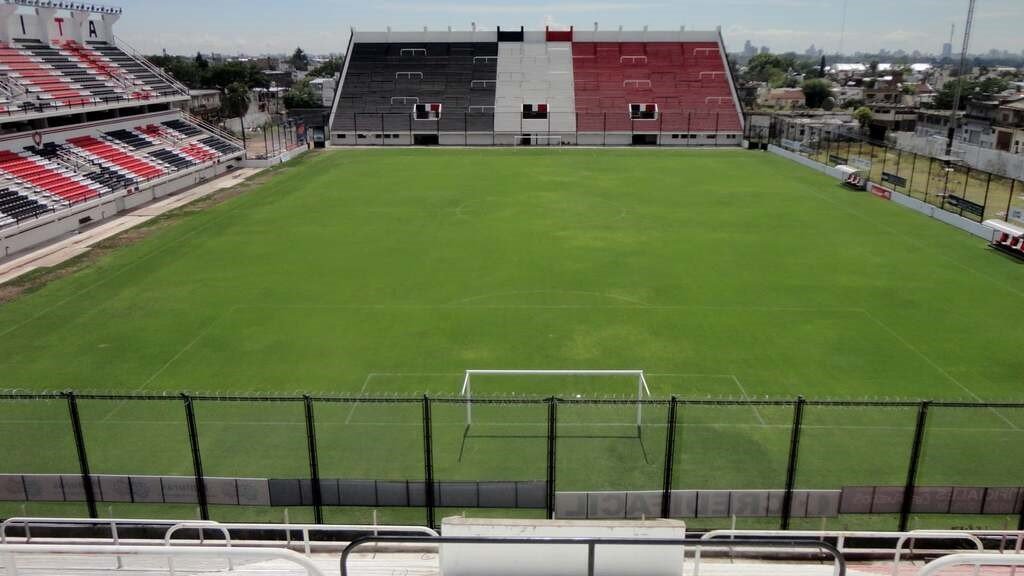 Chacarita y Atlanta: la increíble historia del clásico que nació pared de por medio hasta que uno echó al otro del barrio