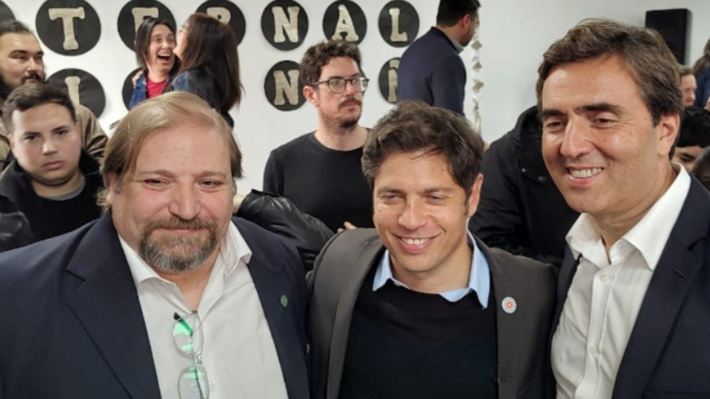 El gobernador Axel Kicillof, junto al rector de la Universidad de Luján y el intendente local.