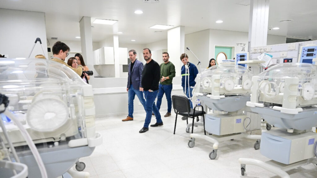 El intendente de Escobar, Ariel Sujarchuk, recorrió los sectores en obra del Hospital del Bicentenario en Garín.