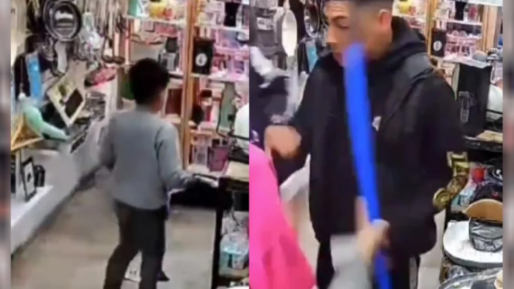 El momento en que el nene le pega un escobazo al ladro y lo hace recular en el local de su mamá, en Florencio Varela.