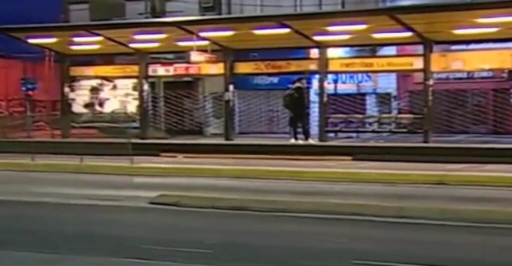 San Justo: el desesperado pedido de la mujer quemada con ácido en una parada de colectivos