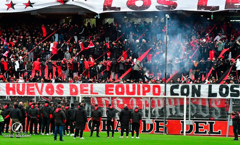 Los hinchas rojinegros realizan un nuevo Banderazos en la previa del Clásico