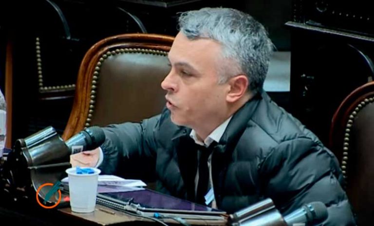 «Santiago Caputo maneja la SIDE» y sus fondos para espiar, pero «no tiene cargo en el gobierno»