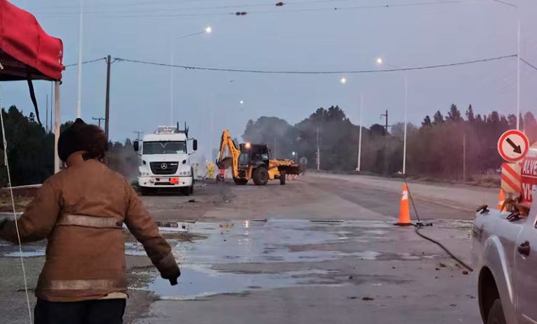 Alarma en la ruta AO12 por un peligroso derrame de ácido clorhídrico