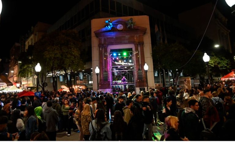 Noche de peatonales de septiembre en Rosario: casi 200.000 personas coparon las calles
