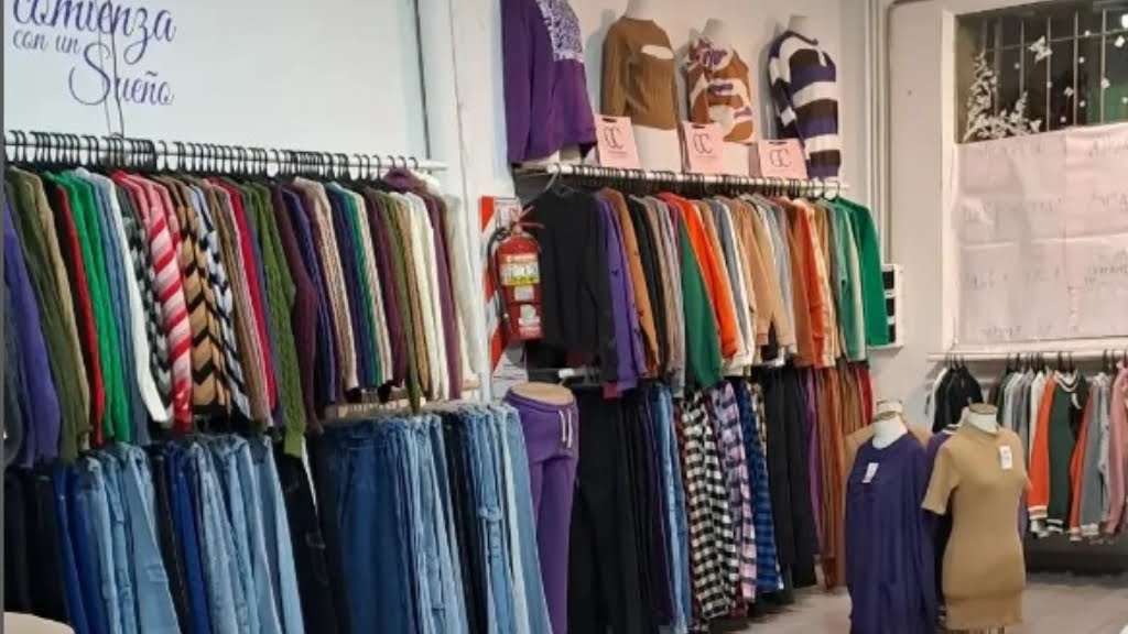 El local queda sobre la Ruta 197, en pleno corazón de José C. Paz. Allí venden ropa de $ 30.000 a sólo $ $ 1.999.