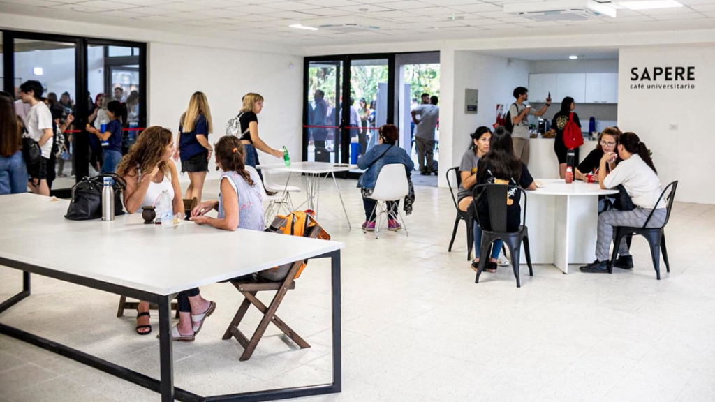 La nueva cafetería del Edificio de Aulas de la Universidad de Almirante Brown.