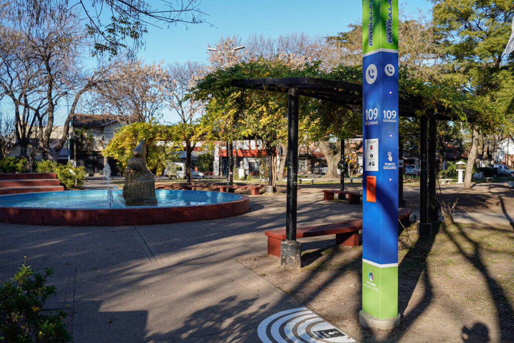 Los dispositivos están ubicados siempre en plazas y cerca de escuelas y centros comerciales.
