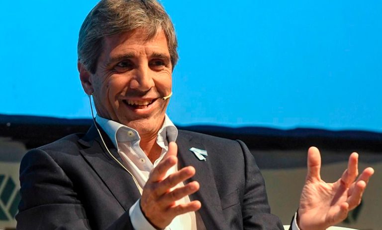 Congeladas las negociaciones con el FMI, Caputo recurrirá a créditos de bancos para pagar deuda