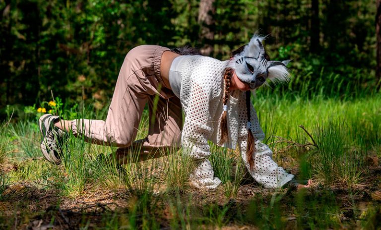 ¿Qué es el “quadrobing” y por qué es tendencia en otros países imitar los hábitos de los animales?