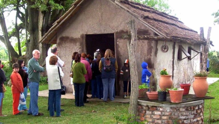 Por el Día de la Virgen, el bus turístico de Pilar unirá dos íconos católicos: el Lugar del Milagro y la Basílica de Luján