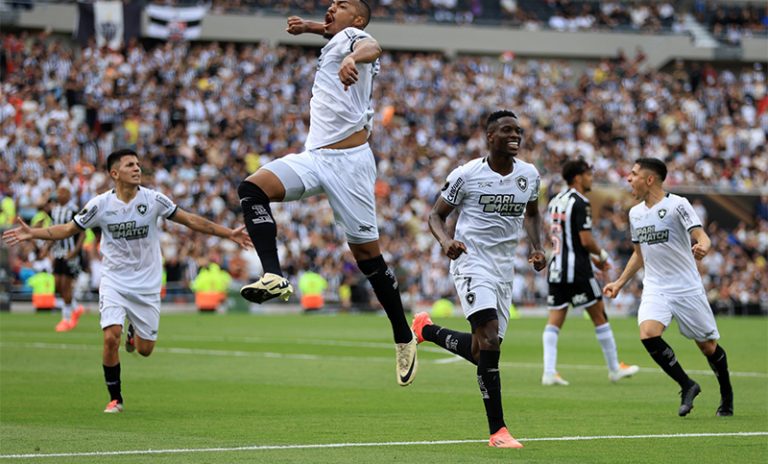 Botafogo venció 3 a 1 a Atlético Mineiro y es campeón de la Copa Libertadores