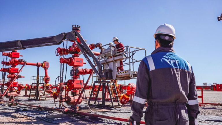 La alianza que construye YPF con una automotriz líder en el mundo para mejorar la producción en Vaca Muerta