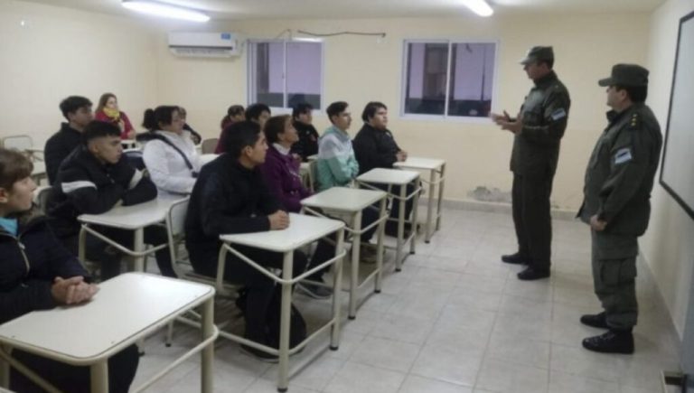 Qué es el nuevo Servicio Cívico anunciado por el Gobierno y cómo beneficiará a los jóvenes que no estudian ni trabajan
