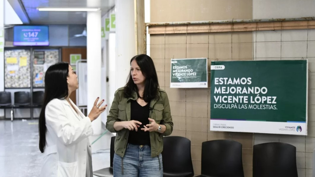 La intendenta de Vicente López, Soledad Martínez, durante una recorrida por el Hospital Houssay.
