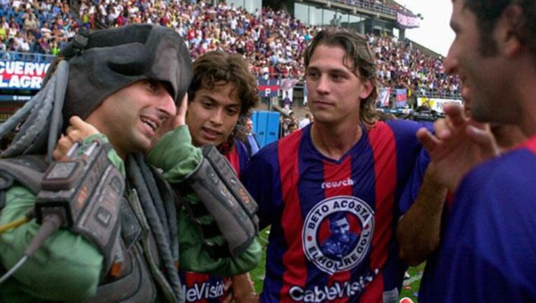 Qué es de la vida del Pipa Estévez, el futbolista que debió ir disfrazado de tortuga ninja al partido despedida de un amigo