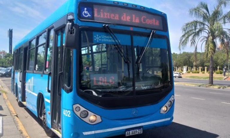 Un bondi por la costanera: desde este miércoles vuelve a circular la Línea de la Costa