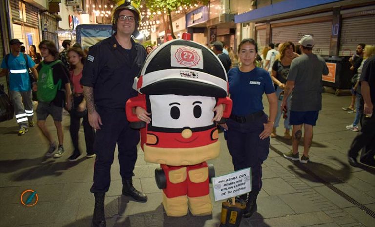 La solidaridad estuvo presente en La Noche de las Peatonales