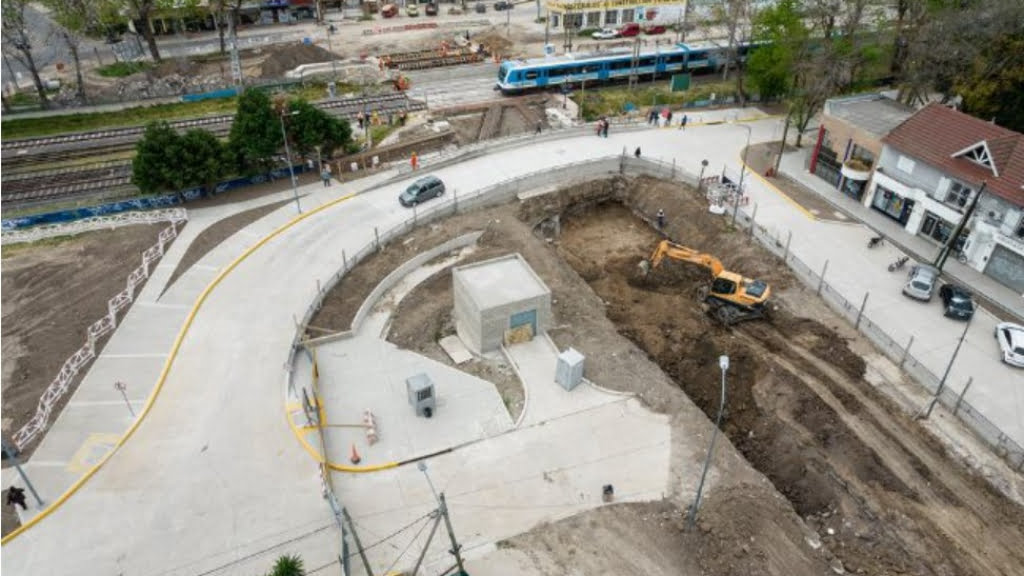 Avanzan las obras del bajo nivel de la calle Diehl, en Longchamps, partido de Almirante Brown.