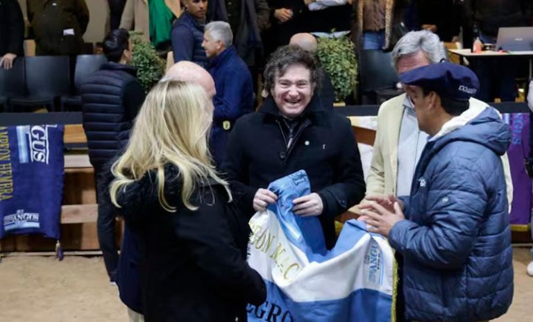 Las tres falacias de Javier Milei para seguir alimentando la promesa de que “algún día” bajará las retenciones
