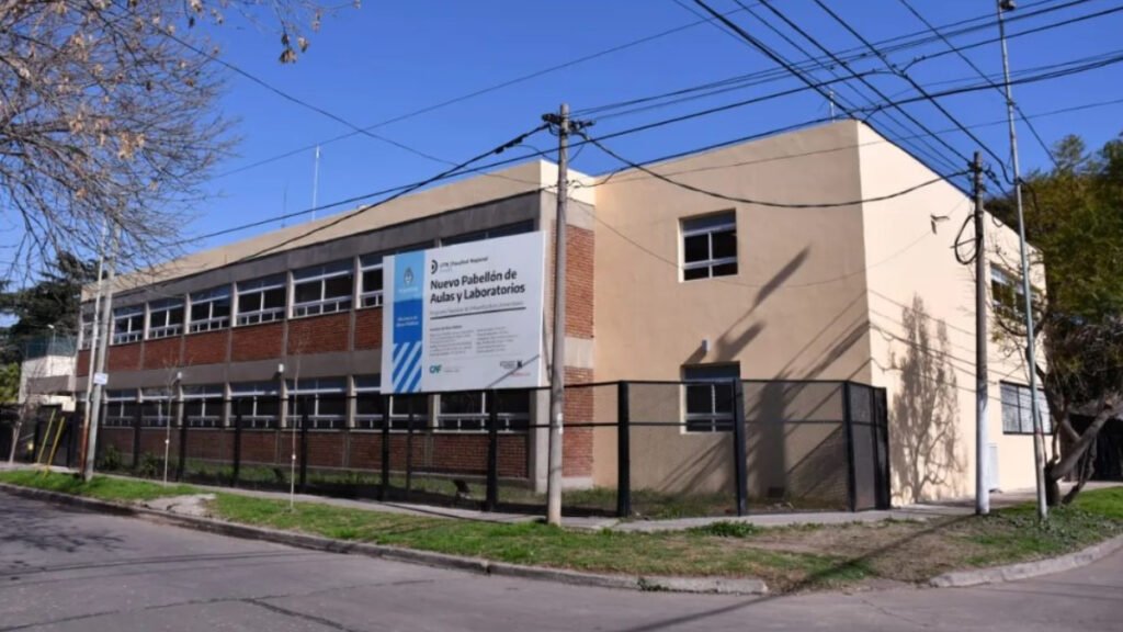 El nuevo pabellón de la Universidad Tecnológica Nacional de Haedo cuenta con 14 aulas y laboratorios.