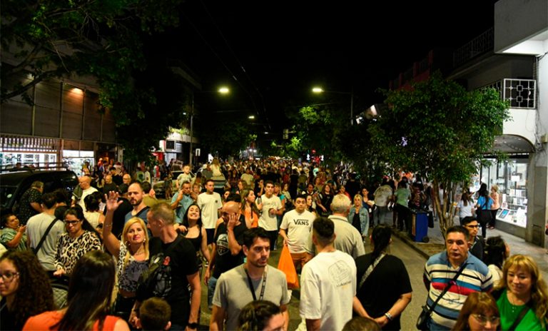 La “Noche en mi Barrio” llega a Fisherton: habrá cortes de calle y propuestas comerciales, culturales y gastronómicas
