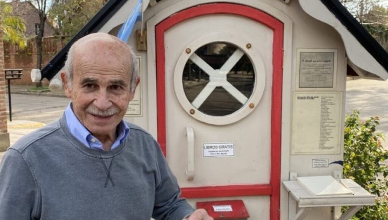 Importó una idea para “motivar la lectura y la integración vecinal”: Mario Erkekdjian, el creador de la Casita Literaria de San Isidro
